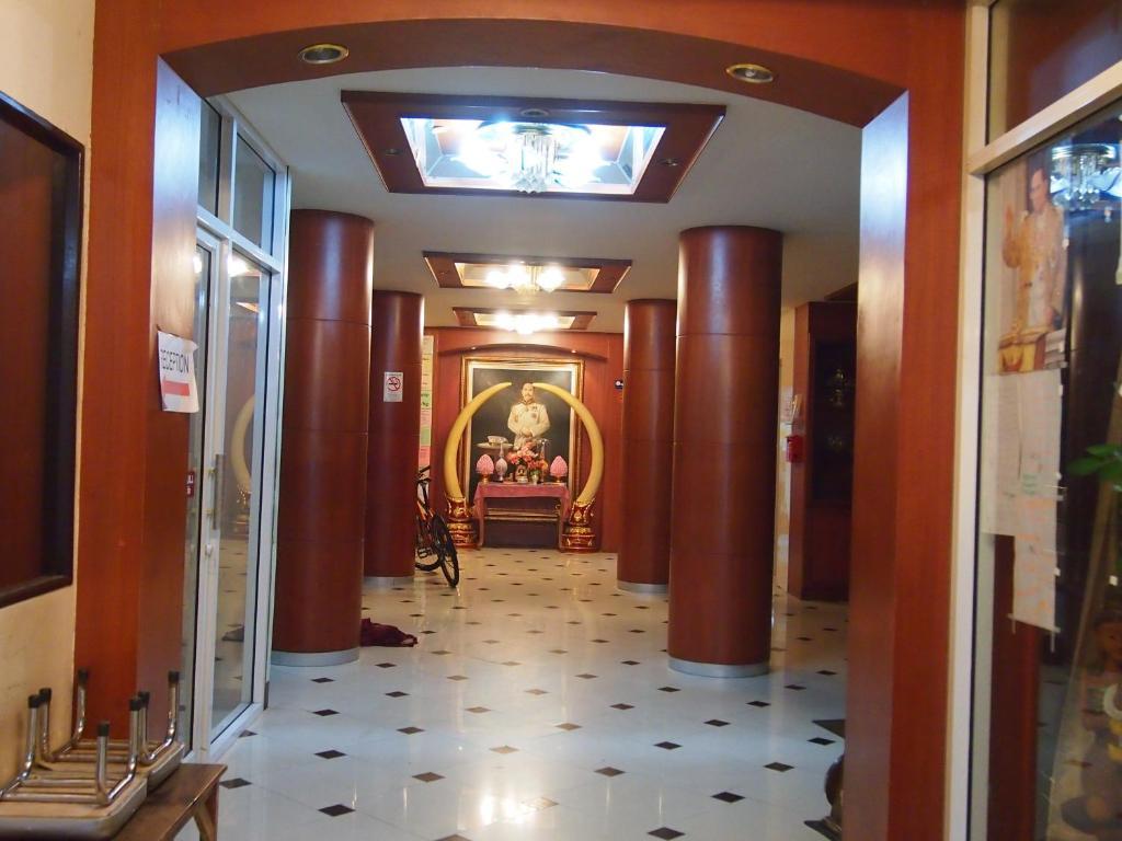 Four Sons Inn Bangkok Exterior photo